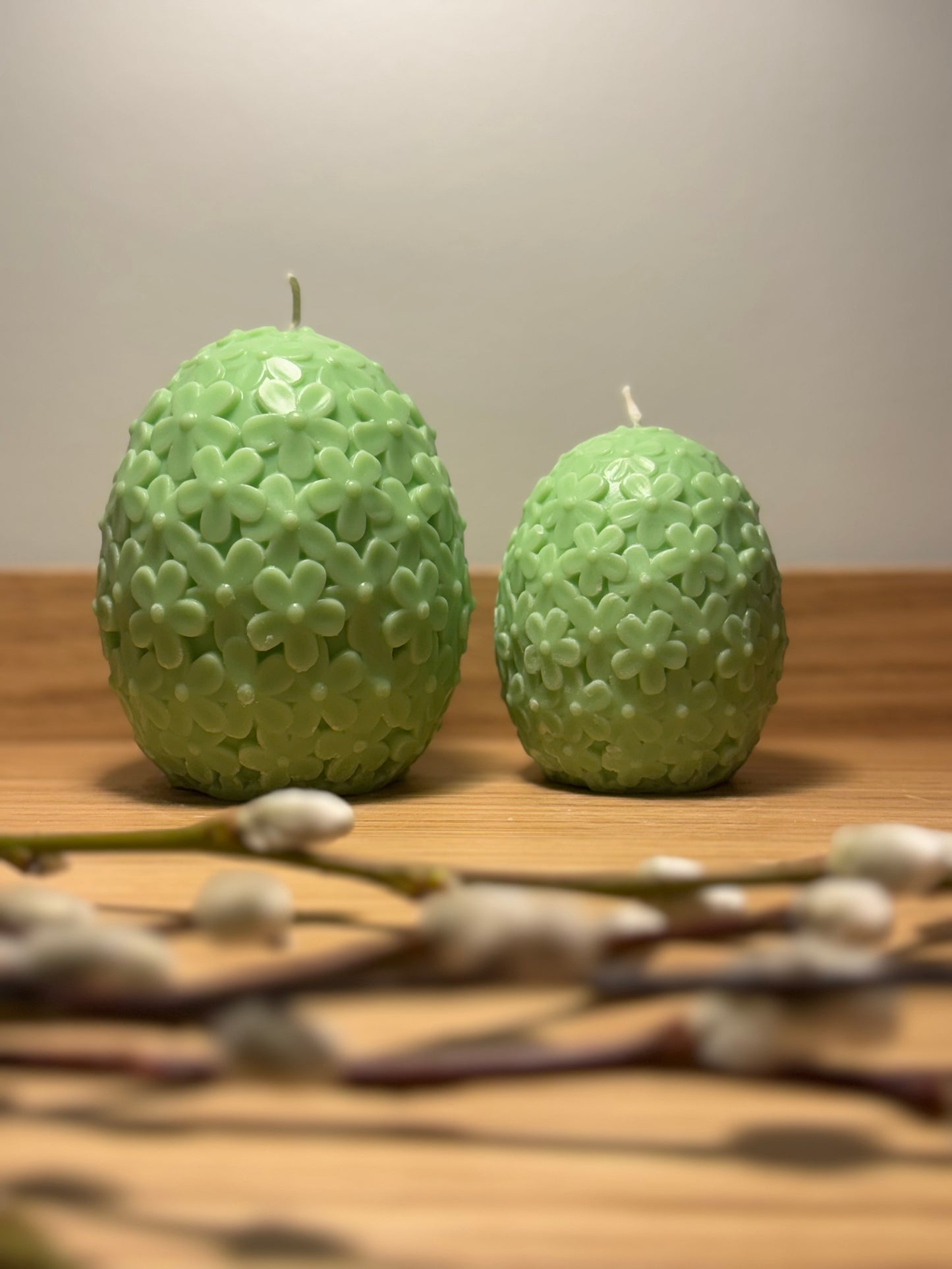 Floral easter egg candle - green