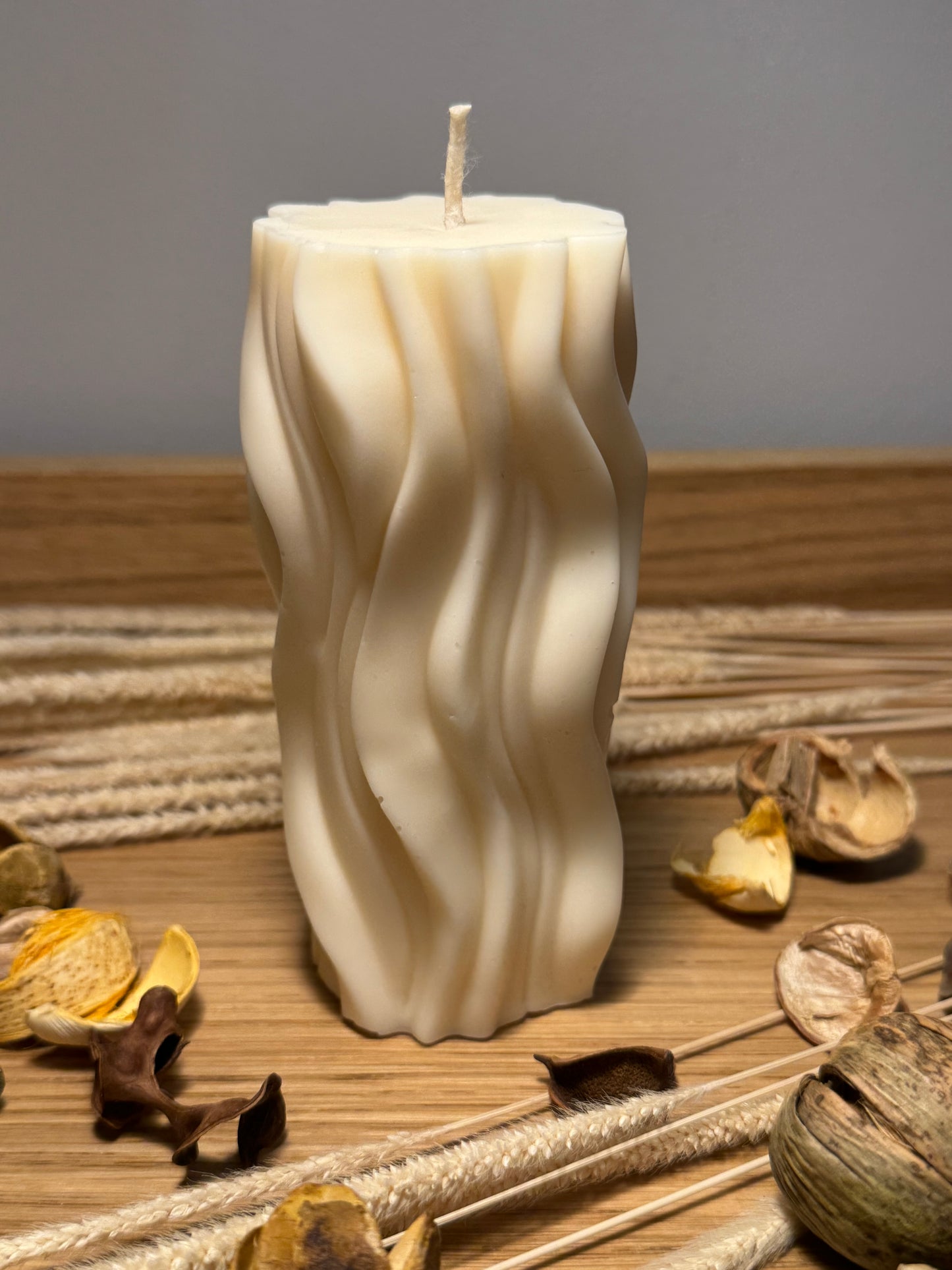 Wave pillar candle