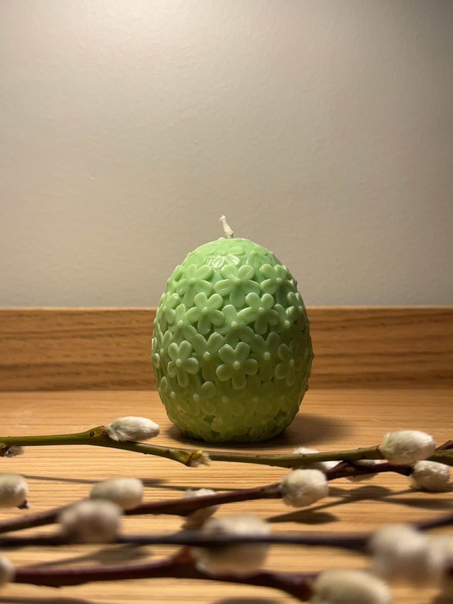 Floral easter egg candle - green