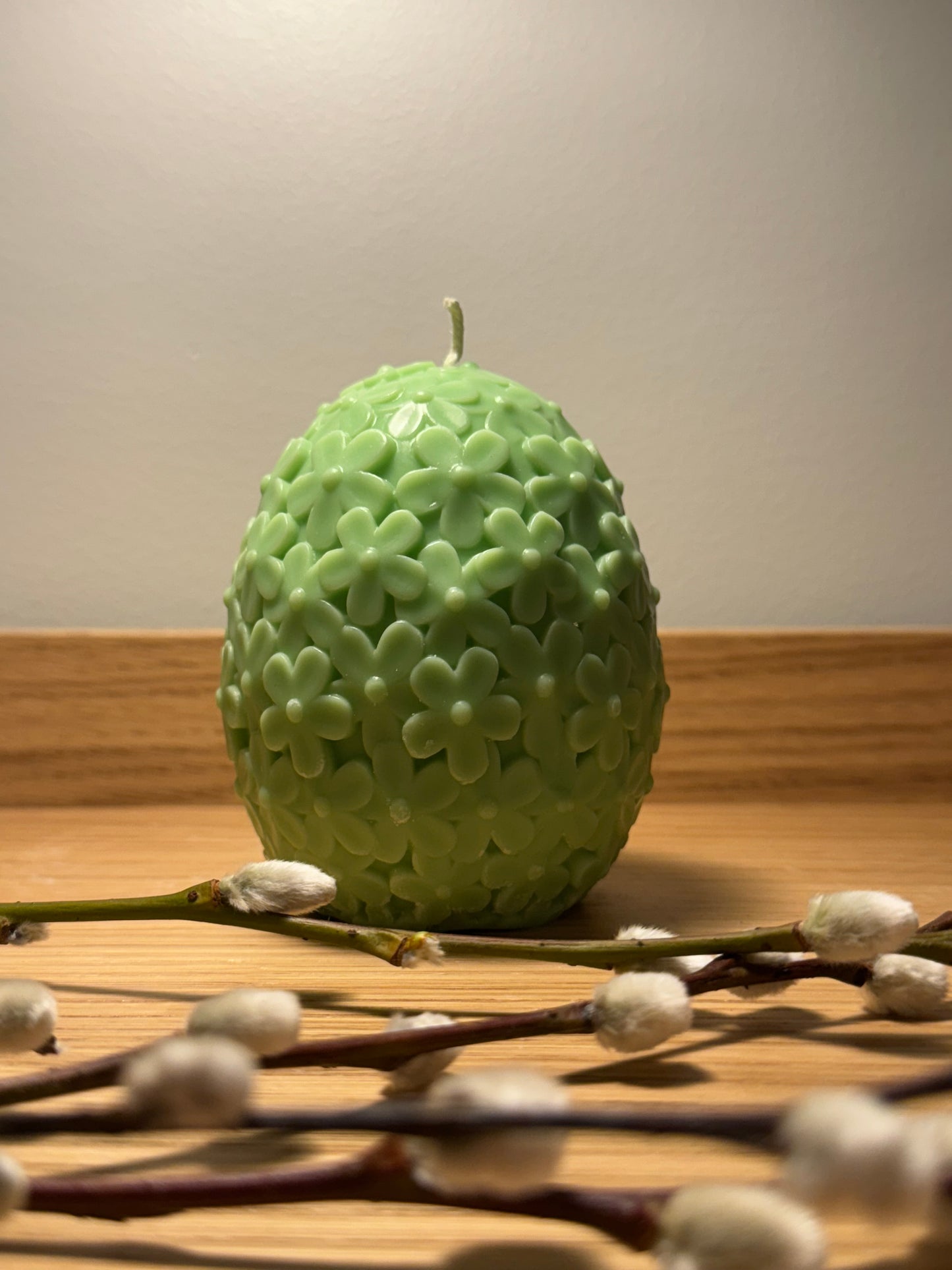 Floral easter egg candle - green